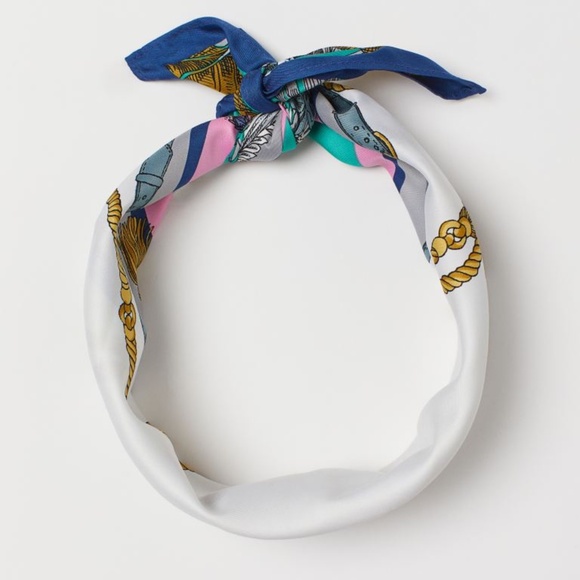 H&M Patterned Scarf - Picture 9 of 9